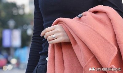 ​女人十个手指戴戒指的含义（女生戒指戴哪个手指？）