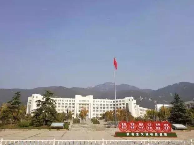 泰安有哪些好的大学（看完泰安这几所高校的秋景）(7)