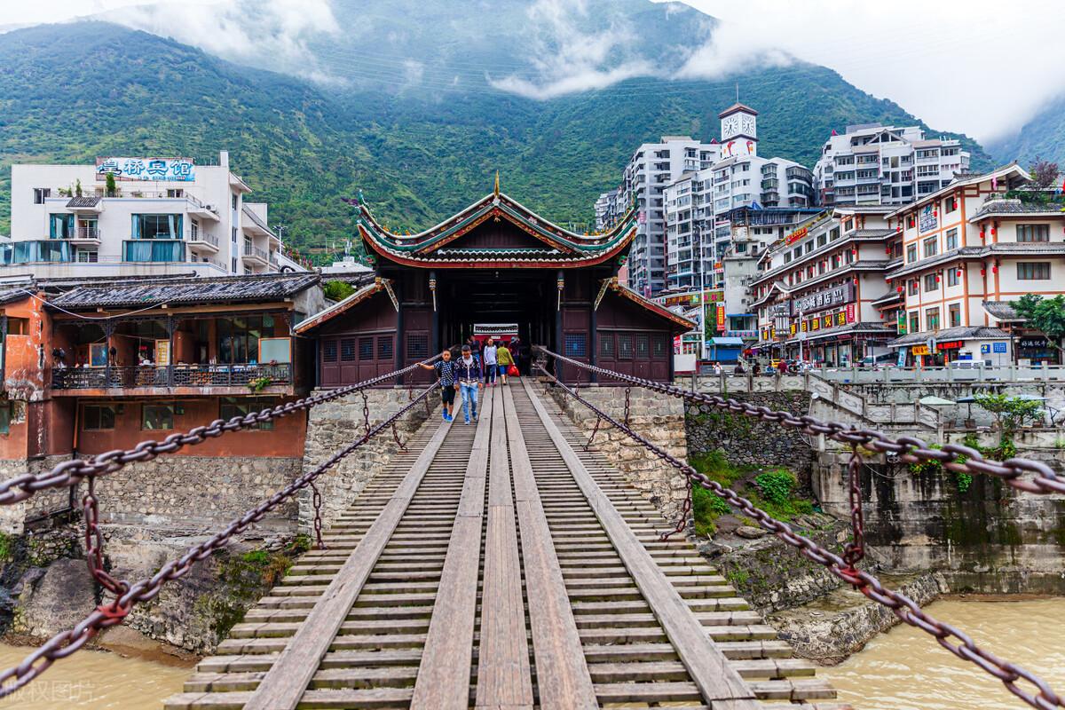 川西旅游景点有哪些(川西旅游必去十大景点)