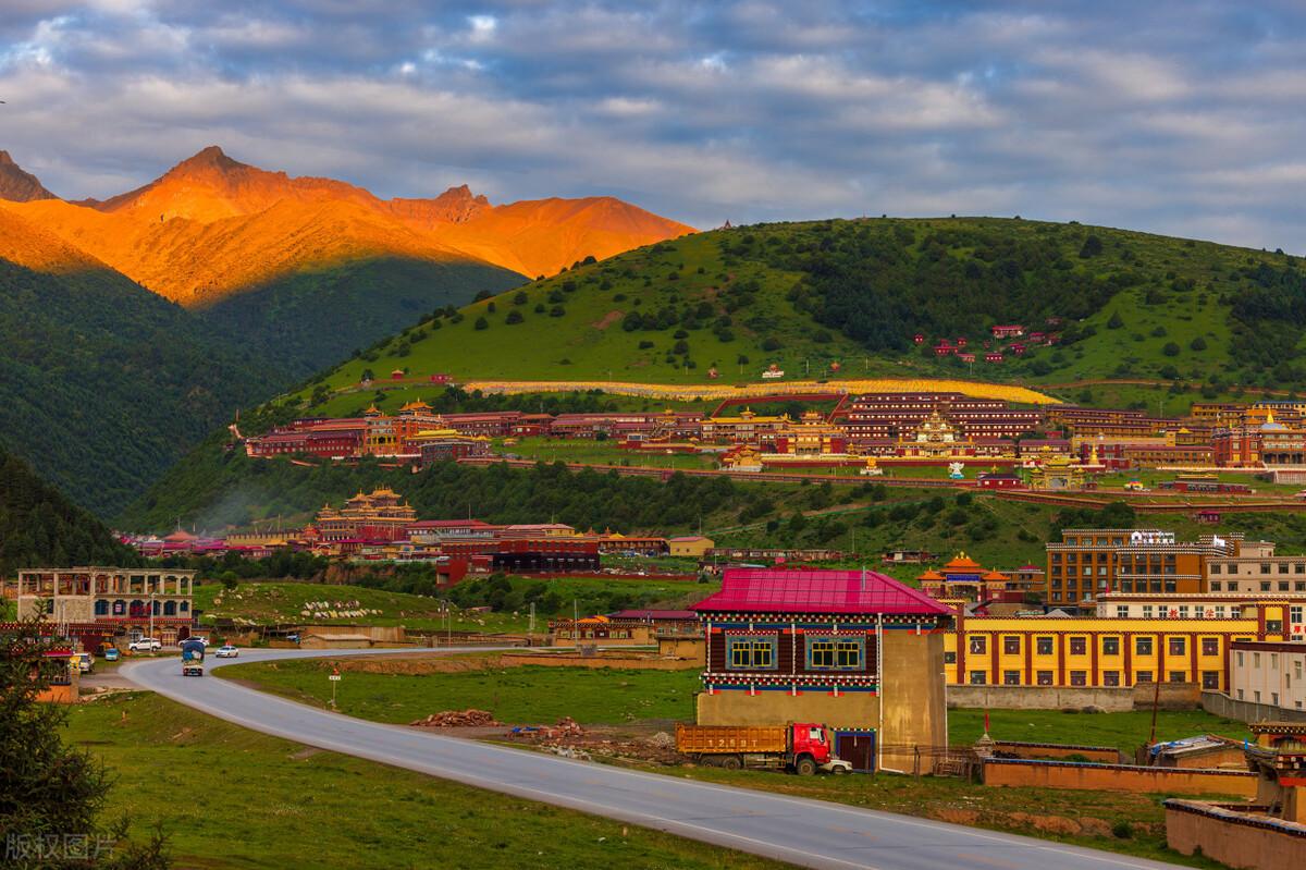 川西旅游景点有哪些(川西旅游必去十大景点)