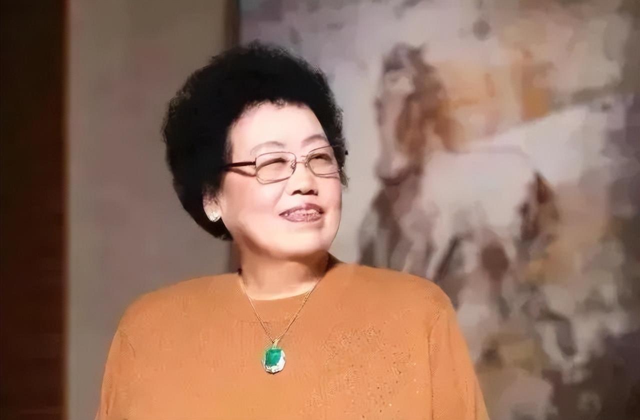 陈丽华简介及历史（百亿女富豪陈丽华，一语道破婚姻关系，“嫁”豪门的唐僧过得好吗）