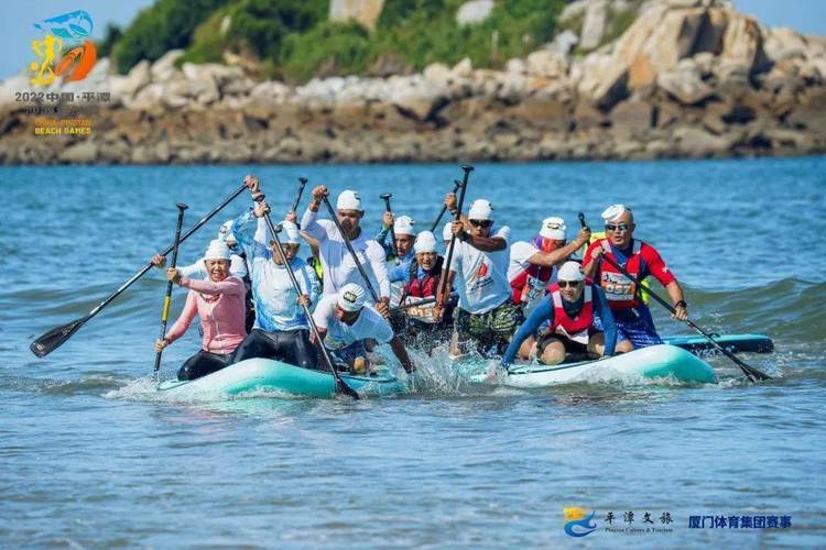 1.向海旅游区有4个游览项目，分别是水上活动、高空娱乐、沙滩运动以及冬季冰上运动，但是这个是不能在夏天进行的，必须要等到冬天才可以去游。