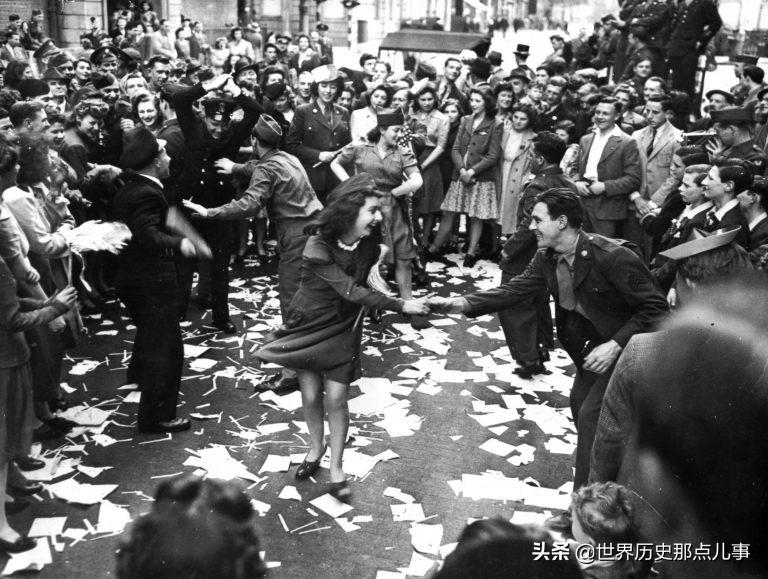 1945年德国宣告投降英国为何疯狂庆祝（德国投降时间）