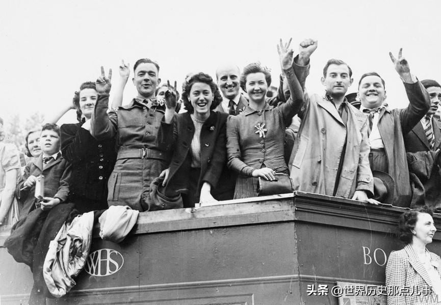 1945年德国宣告投降英国为何疯狂庆祝（德国投降时间）