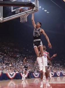 ​哈登麦迪总得分（75年来NBA十大得分后卫）