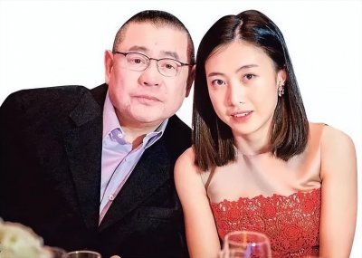 ​吕丽君的个人资料简介：为刘銮雄生儿育女，却输给了甘比，转身带20亿分手费出