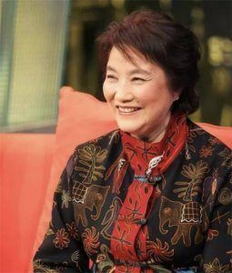 ​祝希娟：结婚生子已走过58年，晚年却住养老院，原因令人泪目