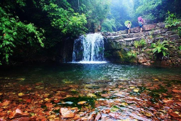 广西旅游必去十大景点排名（广西景点排行榜前十名）-