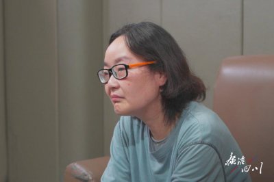 ​热衷名牌包，一年在美容院充值70万！女干部缺钱就“骗”拆迁款，主动投案被判