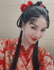 ​44岁黄奕再扮李玉湖，童年女神20年后也没变，网友：爷青回