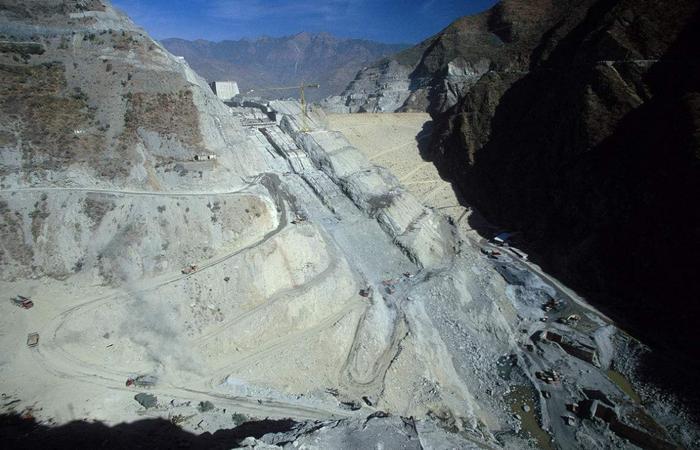 印度想超越三峡大坝，历时40年狂砸40亿，开闸4秒后决堤遭打脸