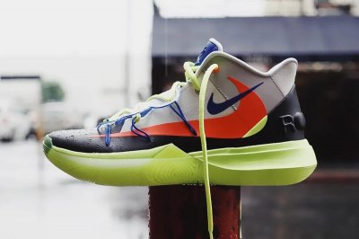 ​欧文全明星上穿这双 Nike Kyrie 5 ？？