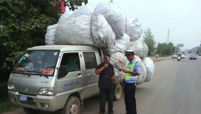 ​微型小货车拉3000斤算超载吗