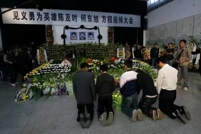 ​2009年三位大学生救人溺亡，捞尸人开价3万6，结果如何